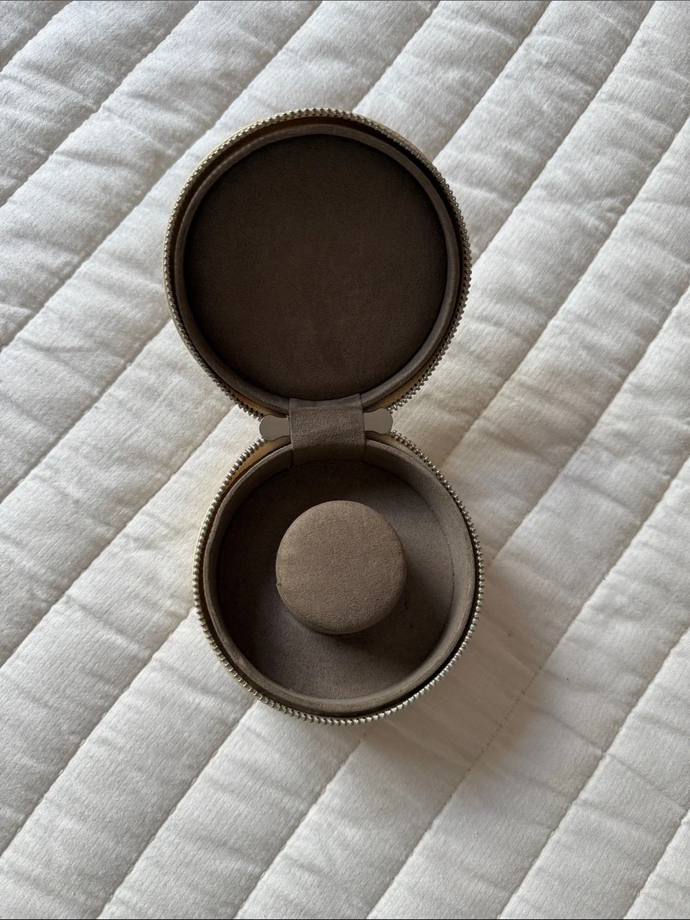 WOLF Beige Round Leather Jewelry Travel Case